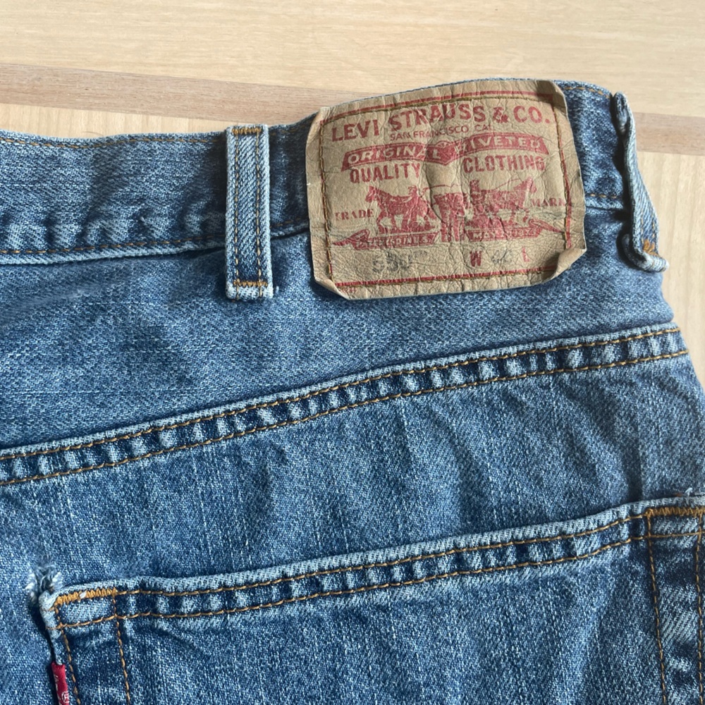 Levi's Classic 550 Blue Denim Shorts Size 40 Vintage Y2K - Picture 3 of 8